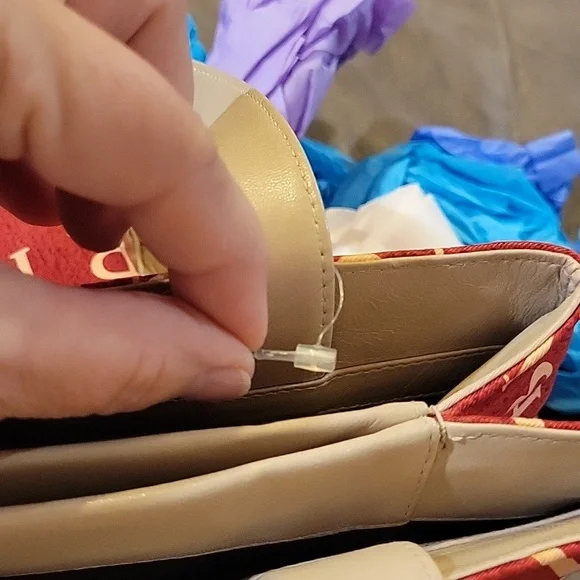 Bvlgari Gold and Cream Accent with Red Detail - Picture 12 of 16